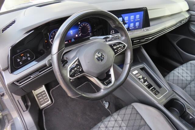 Volkswagen GOLF 1.5 eTSI R-Line PANO, HarmanKardon, Camera