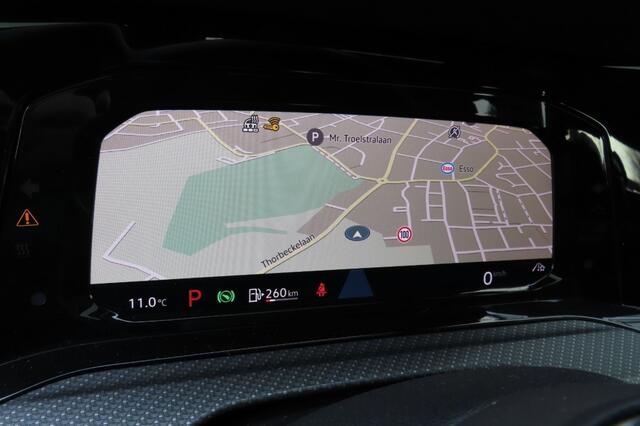 Volkswagen GOLF 1.5 eTSI R-Line PANO, HarmanKardon, Camera