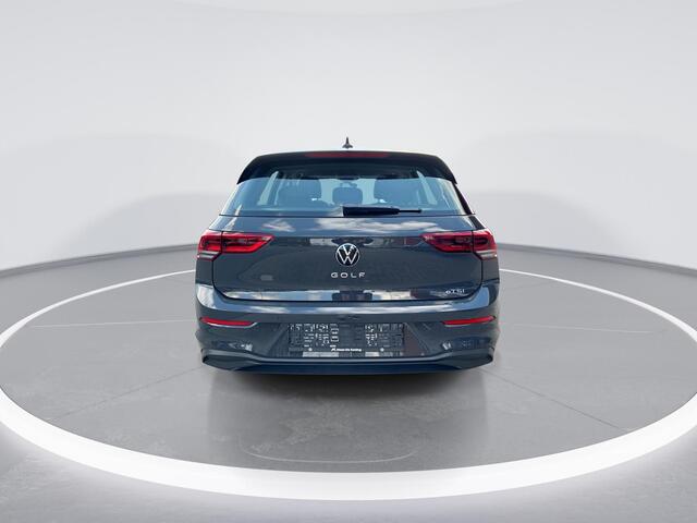 Volkswagen GOLF 1.0 eTSI 110pk DSG Life · Camera · Dodehoeksensor · Adaptive Cruise Control · Apple/Android Car Play · Sfeerverlichting · Navigatie · Elek. Inklapbare Spiegels ·