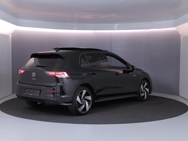Volkswagen GOLF 1.5 eHybrid GTE 272 pk Automaat (DSG) | Verlengde garantie | Navigatie | Panoramadak | Trekhaak (wegklapbaar) | Parkeersensoren (Park assist) | Achteruitrijcamera | Lederen bekleding | Stoelverwarming/ventilatie |
