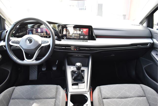 Volkswagen GOLF 1.5 TSI Life Adaptive cruise, Stoel/stuurverwarming, IQ-light, Navi, Carplay