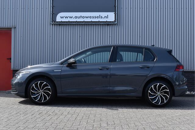 Volkswagen GOLF 1.5 TSI Life Adaptive cruise, Stoel/stuurverwarming, IQ-light, Navi, Carplay