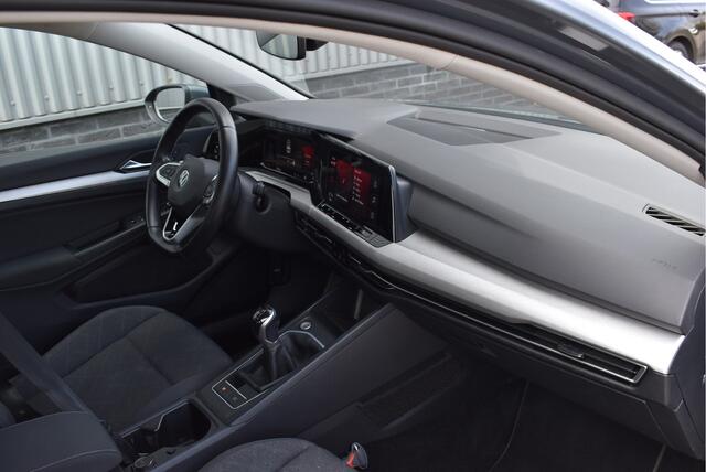 Volkswagen GOLF 1.5 TSI Life Adaptive cruise, Stoel/stuurverwarming, IQ-light, Navi, Carplay