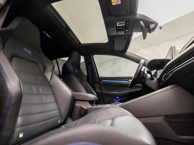 Volkswagen GOLF 2.0 TSI R 4Motion 320Pk Automaat (SCHUIFDAK, STOELVERWARMING/KOELING, LEDER, MEMORY SEATS, CAMERA, STUURWIEL VERWARMD, IQ LIGHT, APPLE CARPLAY, KEYLESS, SFEERVERLICHTING, NIEUWSTAAT)