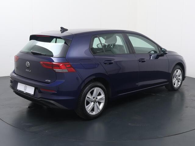Volkswagen GOLF 1.0 eTSI Life | 110 PK | Automaat | Adaptive cruise control | Achteruitrijcamera | Apple Carplay/Android Auto |