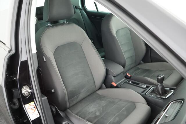 Volkswagen GOLF 1.5 TSI 150pk H6 R-Line Highline Led Stoelverwarming Navigatie Parkeersensoren