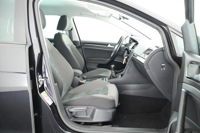 Volkswagen GOLF 1.5 TSI 150pk H6 R-Line Highline Led Stoelverwarming Navigatie Parkeersensoren