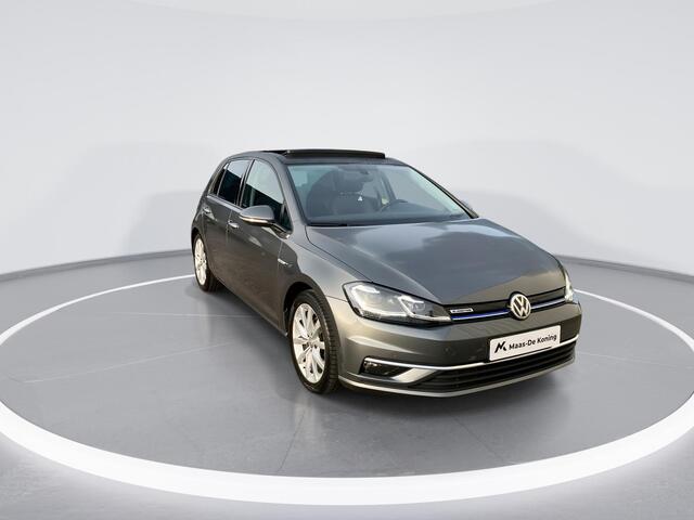 Volkswagen GOLF 1.5TSI/130PK Highline · Panoramadak · Stoelverwarming · Massage functie · Camera + Parkeersensoren