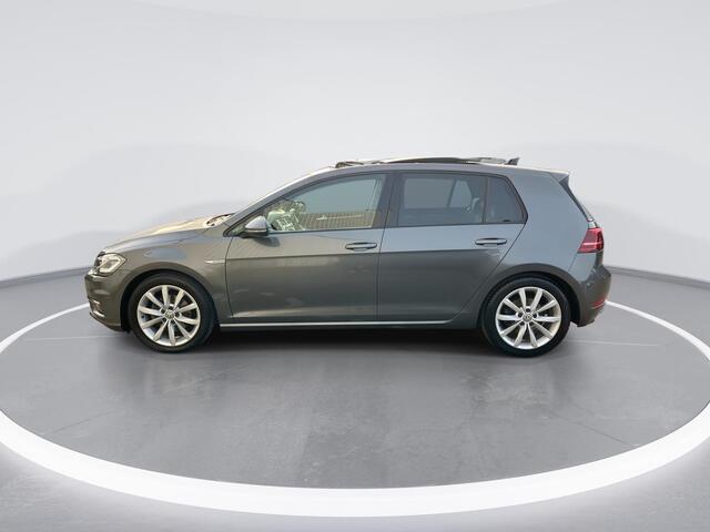 Volkswagen GOLF 1.5TSI/130PK Highline · Panoramadak · Stoelverwarming · Massage functie · Camera + Parkeersensoren