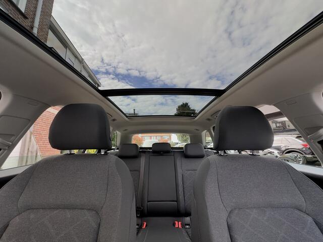 Volkswagen GOLF Variant 1.0 eTSI AUT7 LIFE 81D.KM!! PANODAK NAVI DIGI-DASH APPLE-CARPLAY LED LMV PDC