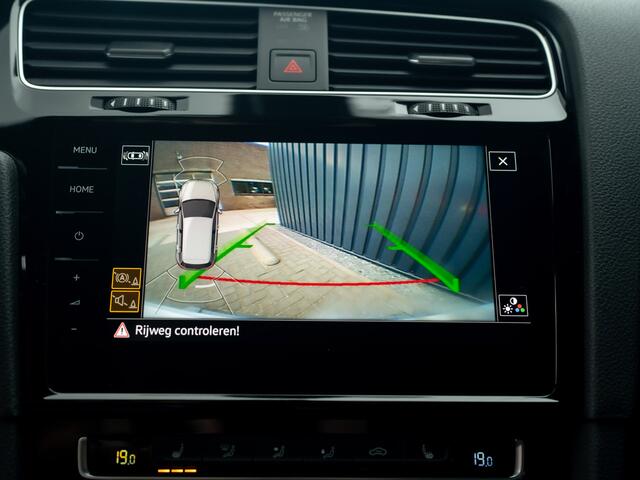 Volkswagen GOLF 1.4 TSI PHEV GTE Limited Edition 051/200 | Groot navi | Stoelgeheugen | Camera | Leder | Prijs Rijklaar!!