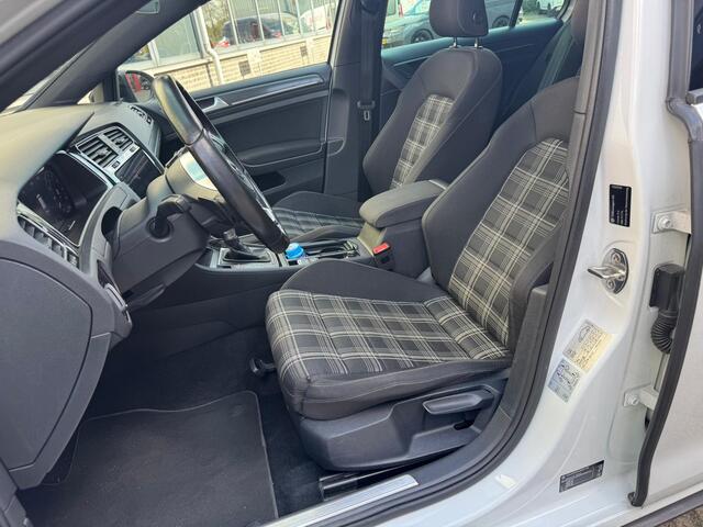 Volkswagen GOLF 7.5 2.0 TDI GTD 184 pk /Automaat/ Pano-Dak/ Sport-Stoelen/ Stoel.Verw/ Adap.Cruise/ Led-Koplamp/ Virtual/ Camera/ 19'' LMV