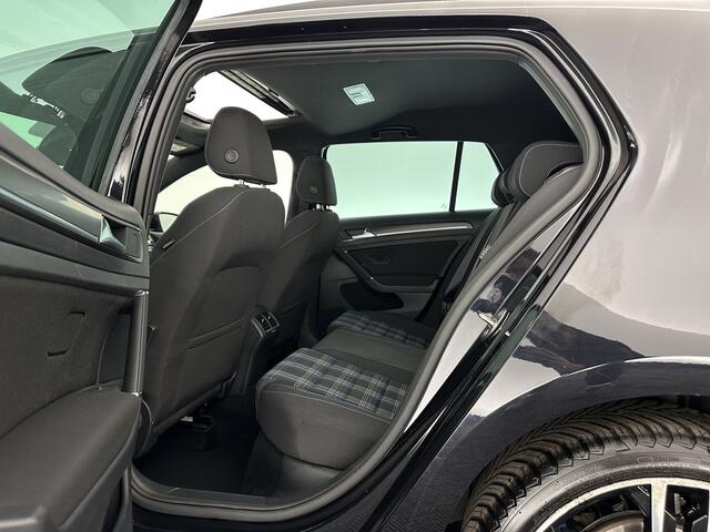 Volkswagen GOLF 1.4 TSI PHEV GTE (Plug-in) (INCL-BTW) Aut. *PANO | ADAPTIVE-CRUISE | FULL-LED | DIGI-COCKPIT | BLINDSPOT | HEATED-SPORTSEATS | KEYLESS | NAVI-FULLMAP | AMBIENTLIGHT | SHIFTPADDLES | PRIVACY-GLASS | ECC | PDC | 18''ALU*