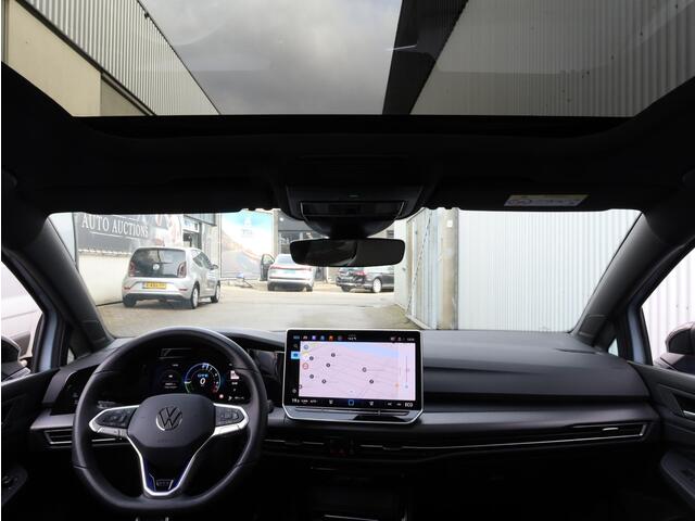 Volkswagen GOLF GTE 1.5 eHybrid 272PK | Full Options | Panodak | Leer | 360° | Stoel Ventilatie | Head-up | Keyless | Camera | Memory | IQ Light | Stoel&Stuurverwarming | 18"Inch |