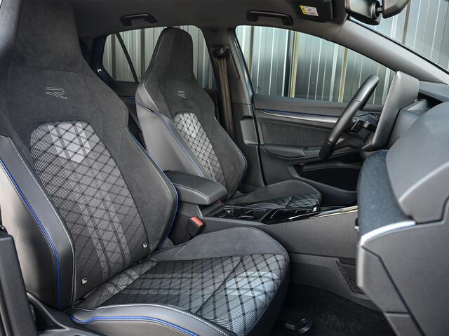 Volkswagen GOLF 1.5 eTSI R-Line Edition | R-Line Seats | Camera | Trekhaak | Adaptive cruise |