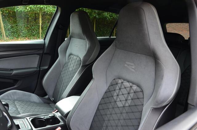 Volkswagen GOLF Variant 1.5 TSI R-Line Navi/Led/Pdc/Ecc/Stoel & stuurverwarming/Virtual Cockpit/Achteruitrijcamera/Cr-Control adaptief/Trekhaak uitklapbaar/18-Inch Lmv