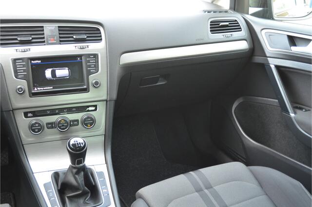 Volkswagen GOLF 1.0 TSI Connected Series Camera | Carplay | Navigatie | Nl Auto! 1é eigenaar. Sport Stoelen | Sportonderstel |