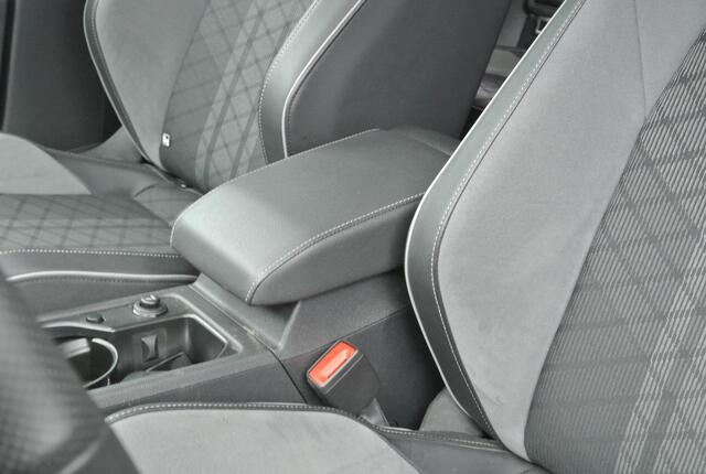 Volkswagen GOLF Variant 1.5 eTSI 150pk DSG R-Line | Harman/Kardon | Panoramadak | Trekhaak |