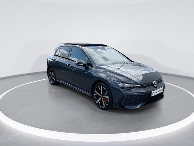 Volkswagen GOLF 1.5eHybrid 200kW/272PK GTE Black Style · Panoramadak · Apple/Android Car Play · Stoelverwarming · Alcantara/Stof · Garantie t/m 22-06-2030 of 100000km.