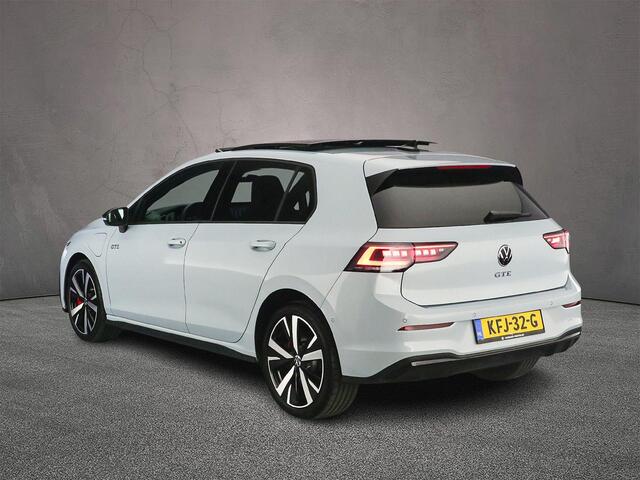 Volkswagen GOLF GTE 1.5 TSI eHybrid 272pk DSG Automaat Panoramadak, Lederen interieur, Stoelverwarming, Stoelverkoeling, Adaptive cruise control, 360 camera, LED matrix koplampen, Black style,