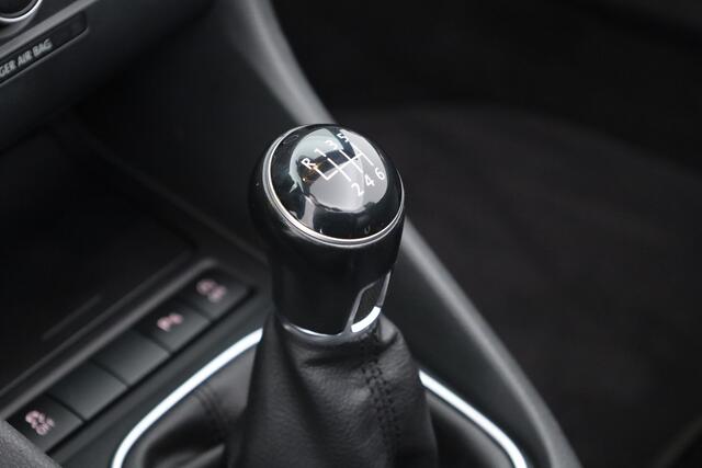 Volkswagen GOLF Cabriolet 1.2 TSI BlueMotion Exclusive Series | Orgi. NL | Navi | Stoelverw. | PDC | Bi-Xenon | Bluetooth | 18'' |