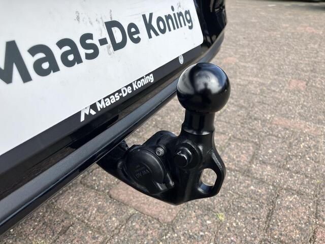 Volkswagen GOLF 1.5eHybrid 200kW/272PK Black Style GTE · Panoramadak · Leder · Trekhaak · Camera · Apple/Android Car Play · Garantie t/m 11-06-2030 of 100000km