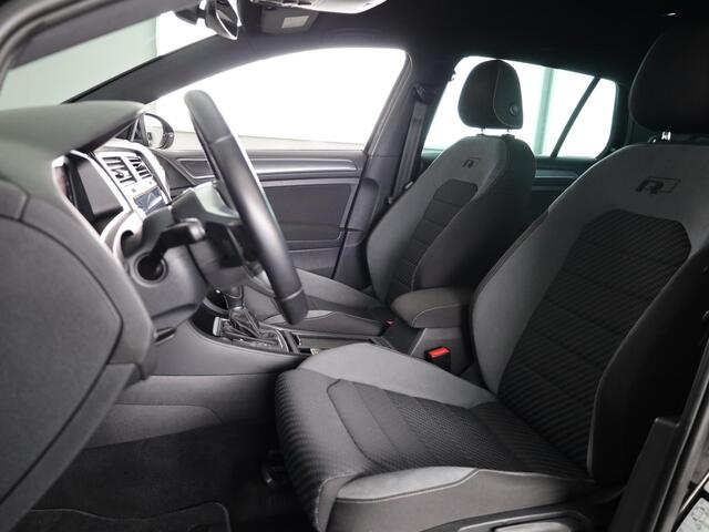 Volkswagen GOLF 1.5 TSI Highline Business R 150 PK | Automaat (DSG) | Navigatie | Camera | Digitaal dashboard