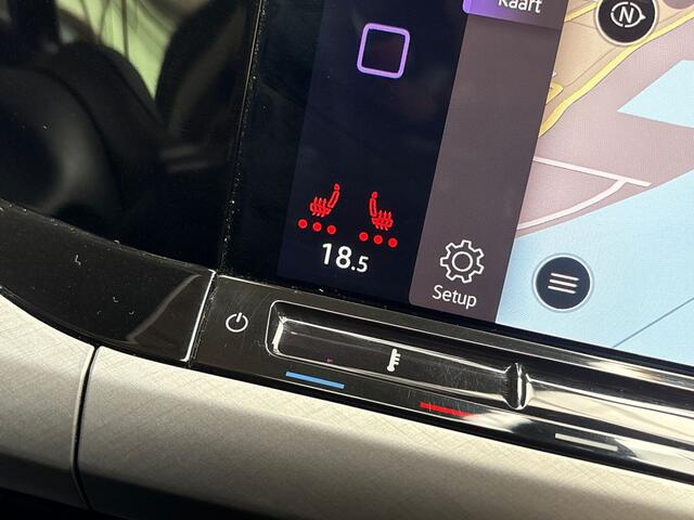 Volkswagen GOLF 1.5 TSI Sport (4 CILINDER, APPLE CARPLAY, GROOT NAVI, STUUR/STOELVERWARMING, KEYLESS, GETINT GLAS, PARKEERSENSOREN, NIEUWE APK, NIEUWSTAAT)