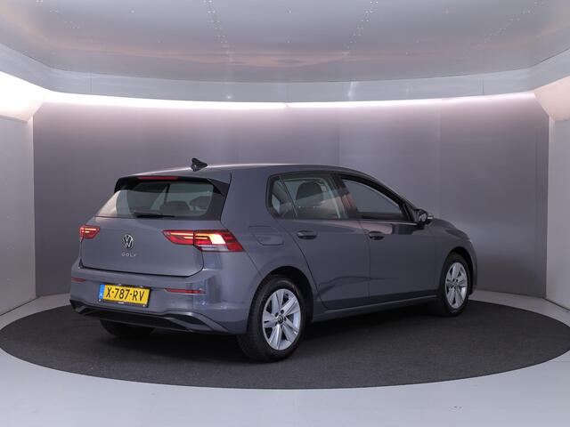 Volkswagen GOLF 1.0 TSI Life 110PK | Sfeerverlichting | Clima | Parkeersensoren | Lichtmetaal |