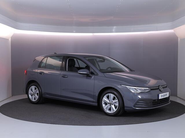 Volkswagen GOLF 1.0 TSI Life 110PK | Sfeerverlichting | Clima | Parkeersensoren | Lichtmetaal |