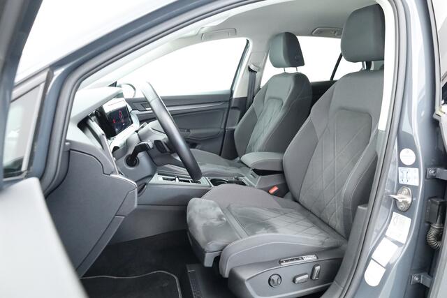 Volkswagen GOLF 1.5 eTSI Style DSG | HUD | Memory+Massage | Dodehoek | Camera+PDC | Stoelverw. | Dig. Cockpit | Nav+App. Connect | IQ Light V