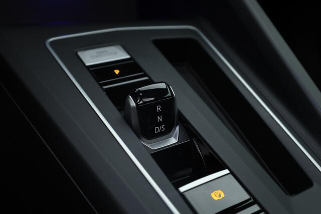 Volkswagen GOLF 1.5 eTSI R-Line DSG | Pano | HUD | IQ. Light (ledbalk) | Stoel- Stuurverw. | Camera+PDC | Adapt. Cruise | Nav+App.Connect | Sfeerverl. | V