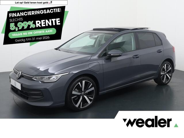 Volkswagen GOLF 1.5 eHybrid Life Edition | 204 PK | SoH 100% | Panoramadak | Stoelverwarming | Achteruitrij camera |