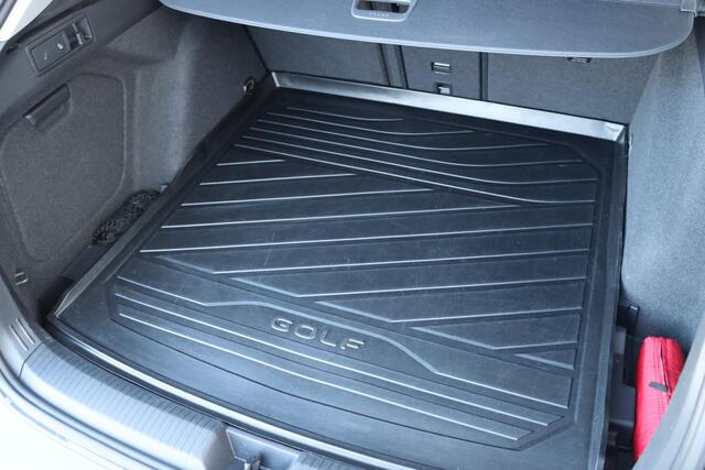 Volkswagen GOLF Variant 1.0 eTSI Life Business 110pk | Adaptive | Stoel- en Stuurverwarming