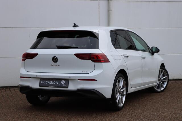 Volkswagen GOLF 1.5 eTSI Life Edition DSG7 116pk | CarPlay | Achteruitrijcamera | PDC
