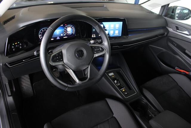 Volkswagen GOLF 1.5 eTSI Style Trekhaak | Pano | IQ Light | Keyless | Stoel/Stuurverw. | Carplay | LED Matrix | Privacy glass | 18" LMV | PDC V+A