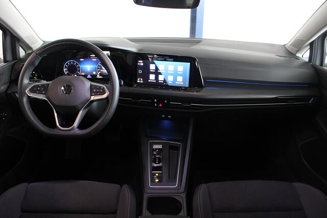 Volkswagen GOLF 1.5 eTSI Style Trekhaak | Pano | IQ Light | Keyless | Stoel/Stuurverw. | Carplay | LED Matrix | Privacy glass | 18" LMV | PDC V+A