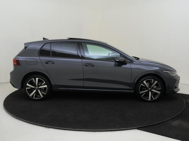 Volkswagen GOLF Life Edition eHybrid | 'App-Connect' draadloze smartphone integratie | Achterbank in ongelijke delen neerklapbaar incl. middenarmsteun en doorlaadmogelijkheid | Afstandscontrolesysteem (Front Assist)