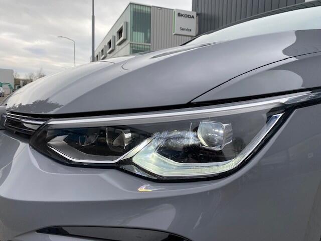 Volkswagen GOLF 1.5 eTSI 130pk 7-DSG R-line met 18", Full LED en Smartlink
