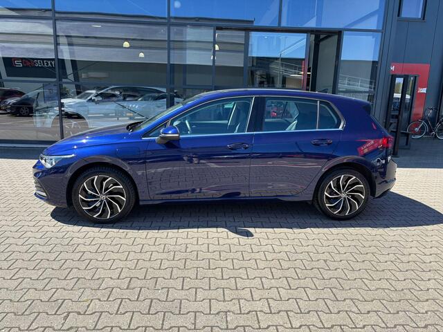 Volkswagen GOLF 1.4 eHybrid Style *Dodehoek & Winterpack*
