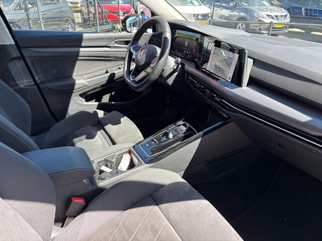 Volkswagen GOLF 1.4 eHybrid Style *Dodehoek & Winterpack*