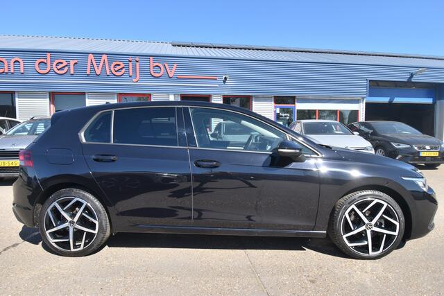 Volkswagen GOLF 1.0 TSI Golf , TREKHAAK , LMV 18 , PDC V+A , CLIMATR , NAVI VIA APP , CR CONTR , LED KOPL ,