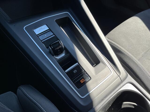 Volkswagen GOLF 1.4 eHybrid Style / AUTOMAAT/ PANO/ MEMORY SEAT/ MASSAGE/ STUUR+STOELVERWARM./ ACC/ PARK.SENSOREN V+A/ APP-CONNECT/ RIJ-MODI/ KEYLESS/ DIGITAL DASH/ NAVI/ DAB/ CLIMA/ LED/ 16'' LMV