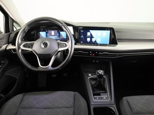 Volkswagen GOLF 1.0 TSI Life 110 pk | Navigatie | Parkeersensoren | Adaptieve cruise control | LED koplampen | Apple Carplay/Android Auto |