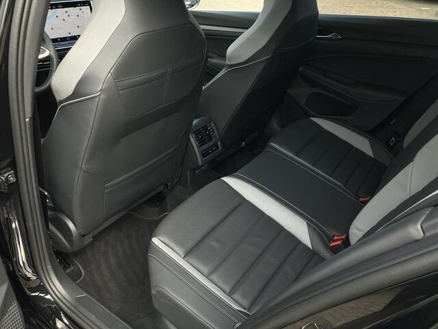 Volkswagen GOLF 1.5eHybrid 200kW/272PK Black Style GTE · Panoramadak · Leder · Trekhaak · Camera · Apple/Android Car Play · Garantie t/m 11-06-2030 of 100000km
