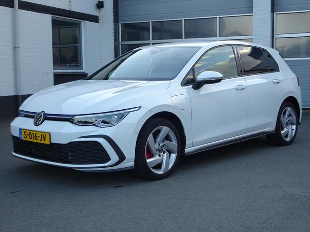 Volkswagen GOLF 1.4 eHybrid GTE Automatische airco, navigatie, cruise controle, sport interieur, parkeersensoren, totaal 240 pk, licht metalen velgen, automaat, enz, enz.