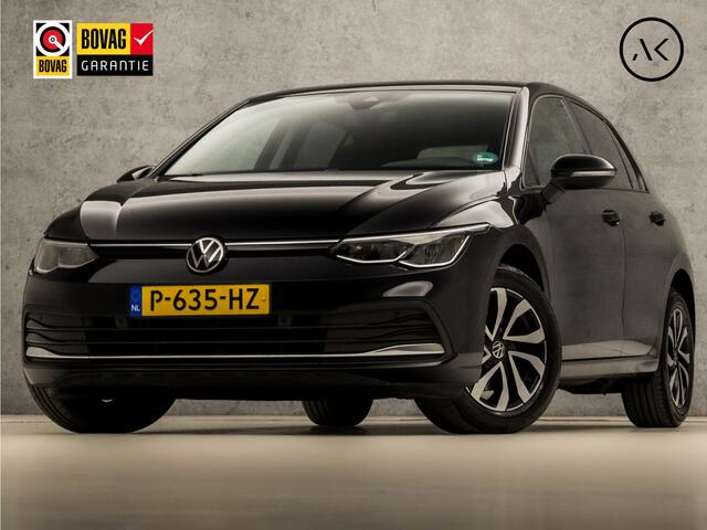 Volkswagen GOLF 1.0 TSI Sportline (APPLE CARPLAY, GROOT NAVI, SFEERVERLICHTING, KEYLESS, GETINT GLAS, SPORTSTOELEN, PARKEERSENSOREN, LM VELGEN, ADAPTIVE CRUISE, NIEUWSTAAT)