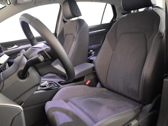 Volkswagen GOLF 1.5 eHybrid Style Edition 204 pk Automaat (DSG) | Verlengde garantie | Navigatie via App | Parkeersensoren (Park assist) | Achteruitrijcamera | Stoelverwarming |