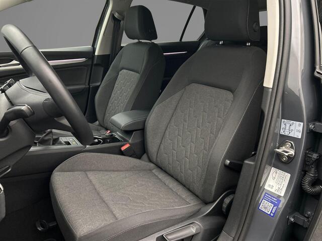 Volkswagen GOLF Life Edition 1.5 TSI 115pk Adaptive cruise control, Achteruitrijcamera, LED koplampen, App connect, Stoelverwarming, Parkeersensoren