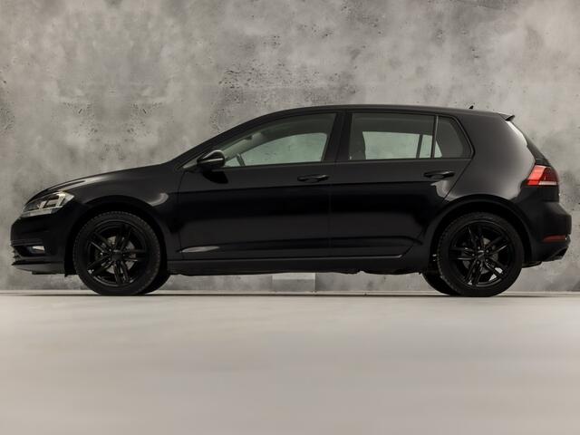 Volkswagen GOLF 1.0 TSI Sportline (APPLE CARPLAY, GROOT NAVI, CLIMATE, PARKEERSENSOREN, LM VELGEN, SPORTSTOELEN, CRUISE, NIEUWE APK, NIEUWSTAAT)